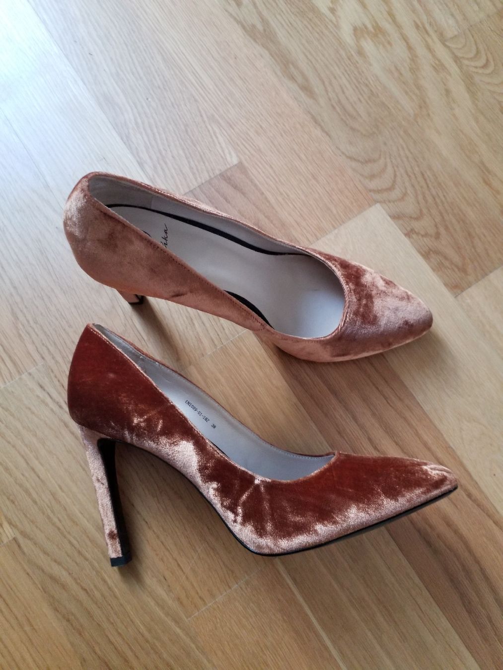 Scarpe da donna: Ekonika High heals beautiful shoes – Nuovo (secondo la descrizione) da Luzern venduto da _Lobster_ 1