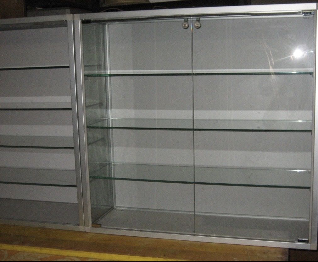 Vitrines: 3 x Vitrine  – D'occasion à Niederwangen BE par KFI 1