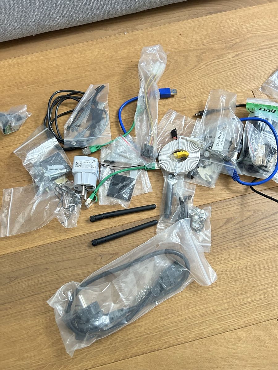 PC: Diverse PC-Teile: Kabel, Adapter, Schrauben u.v.m. – Usato da Pratteln venduto da andi1977