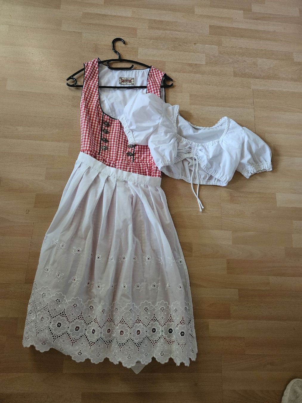 Costumi: Dirndl Stockerpoint Gr 36 mit Bluse – Usato da Untersteckholz venduto da Cha_cv6x