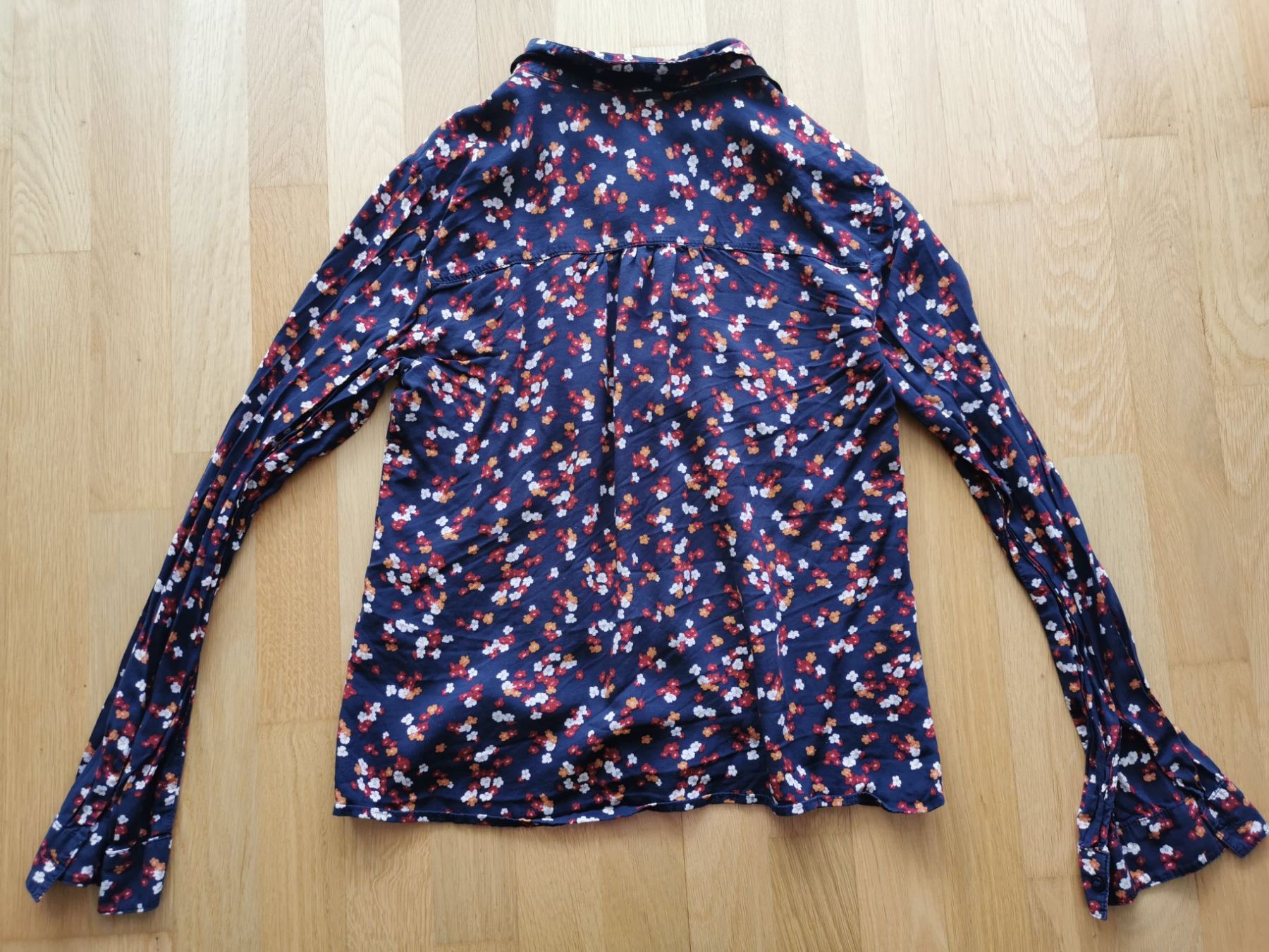 C&A Camicette: Bluse mit Knöpfen & Schleife, Gr. 38, Clockhouse – Usato da Ostermundigen venduto da AlwaysHaveFun90 1