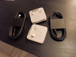 2x Apple Headphones with adpter + 2x Marshall USB C - USB C