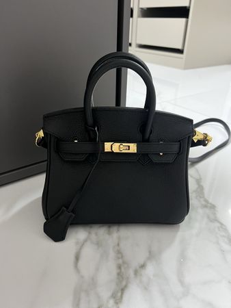 schwarze Handtasche