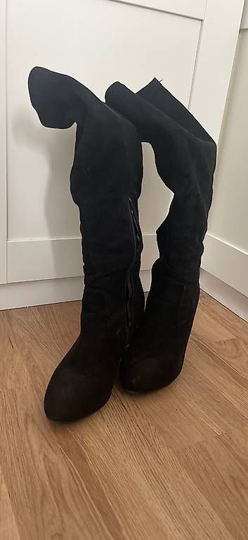 Damenschuhe: Stiefel in Grösse 39 – Gebraucht aus Abtwil SG von Allyv 1