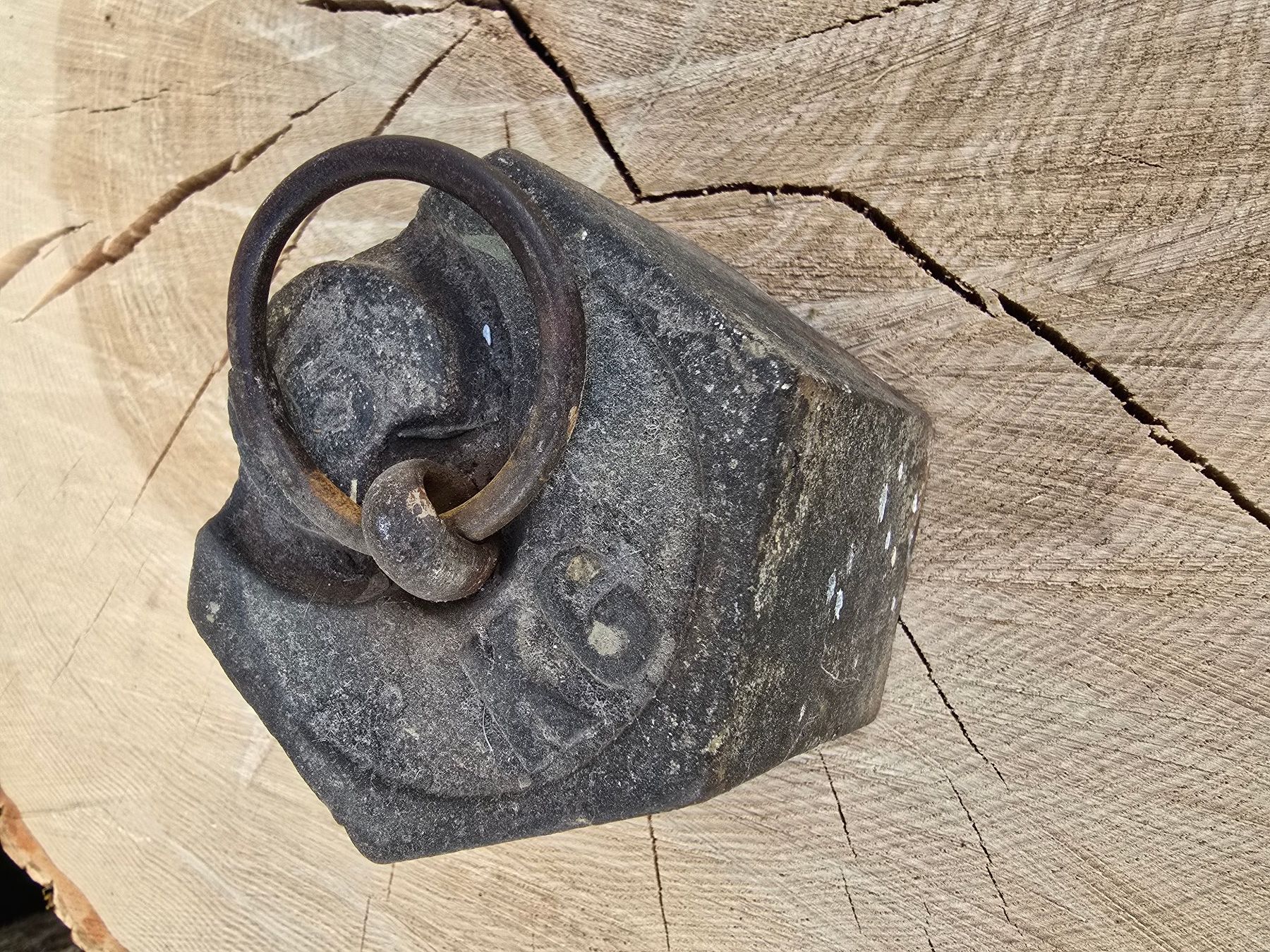 Alle Werkzeuge: Antikes Gusseisen Gewicht 5kg mit Ring – Gebraucht aus Romanshorn von Rachacha 1