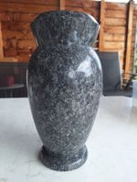 Grabsteinvase Stein Granit dunkel gut erhalten