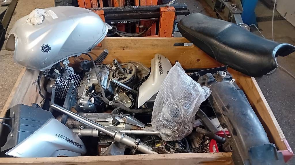 Yamaha Tutti i ricambio per moto: Yamaha YBR 125 Lot de pièce – Usato da les verrières venduto da Lewydo