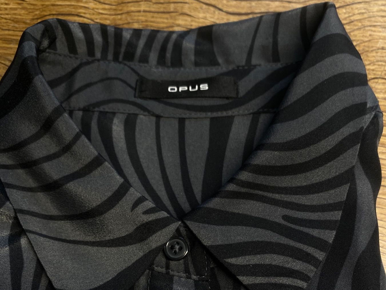 Opus Camicette: OPUS BLUSE/HEMD GR.36/ev.38/40  Wellen anthrazit/schwarz – Nuovo (secondo la descrizione) da Frauenfeld venduto da Boldi46 8