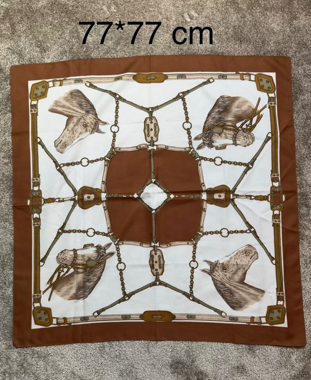 Foulards, Tücher & Schals: Foulard Carré Halstuch Chevaux 77x77 – Gebraucht aus Vuippens von Anna_as