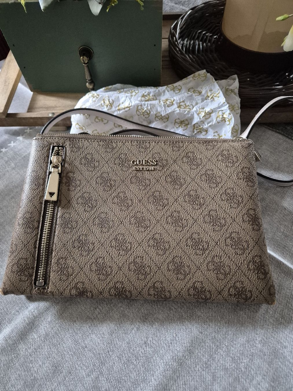 Guess Borse da donna: GUESS Umhängetasche – Nuovo (secondo la descrizione) da Schaffhausen venduto da monikaD010203 3