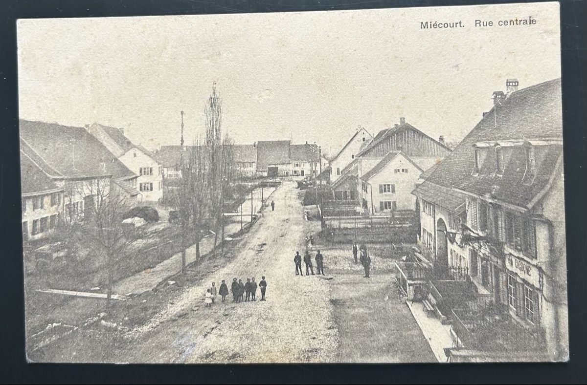 Cartoline postali: Miecourt Rue Centrale  – Usato da Horw venduto da Tellbub