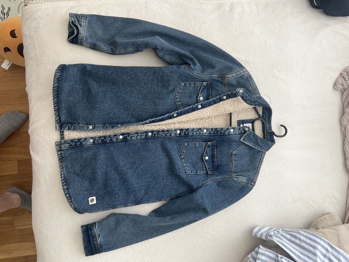 Zara Jacken: Übergangs Jeansjacke Zara mit Teddyfutter, Grösse M – Neu (gemäss Beschreibung) aus Lenzburg von jul_kk8x 2