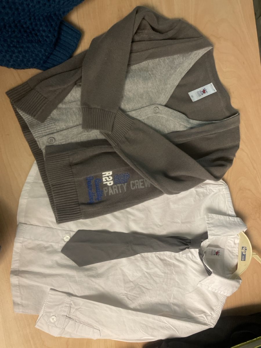 C&A Completi: C&A Anzug Gr. 92, Hemd, Strickjacke, Hose Neu – Nuovo (secondo la descrizione) da Obergerlafingen venduto da cabo4 3