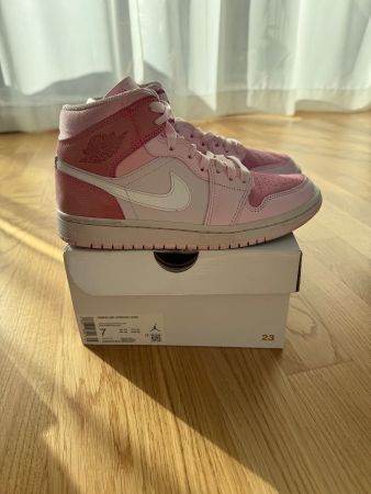 Air Jordan 1 MID Damen Rosa
