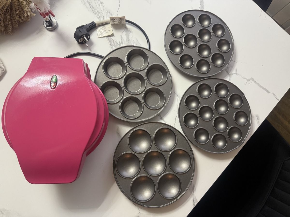 Moules à gâteaux: Eiswaffel Muffin Maschine – D'occasion à Lachen SZ par zsucard