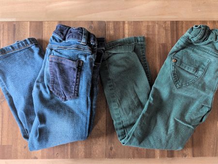 Jeans Kinder 2 Stk. blau/grün Grösse 104/110 guter Zustand