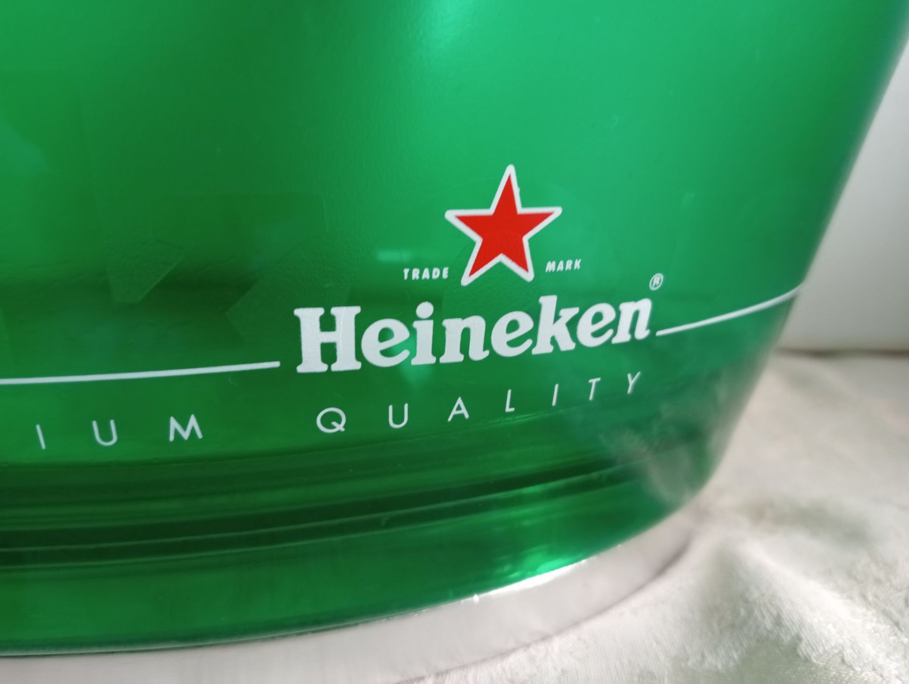 Heineken Frigoriferi & Refrigeratori: Heineken Eiskühler - Bier-Kühler Acryl ca.700 Gramm – Usato da Oberdorf BL venduto da Barocki888 1