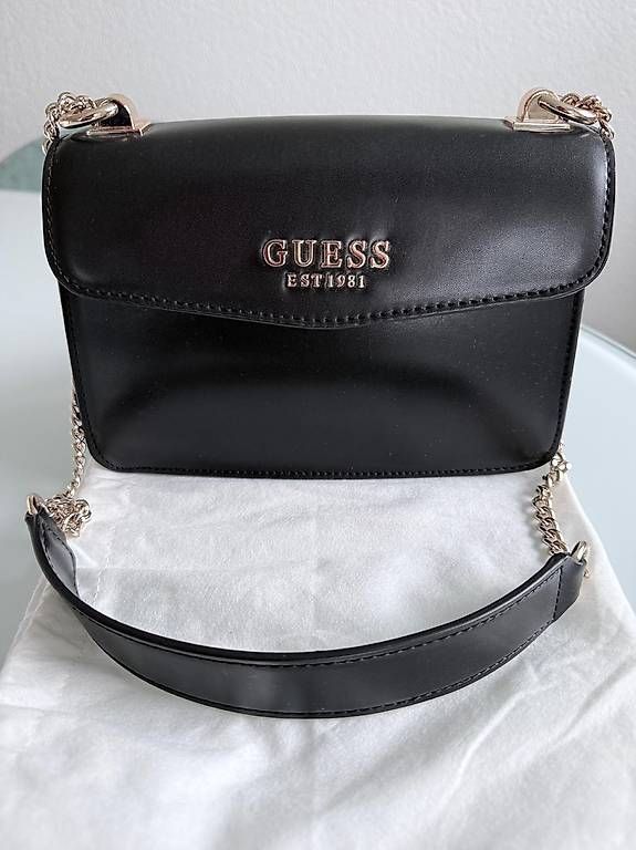 Sacs femmes: Sac Noir Guess  – D'occasion à Lucens par mon_xgm8