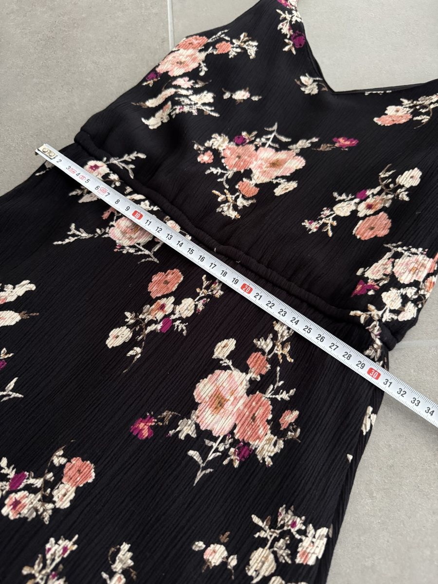 Only Kleider: Kleid ONLY Blumenmuster Schwarz Grösse 34 – Gebraucht aus Frick von Cirilla 4