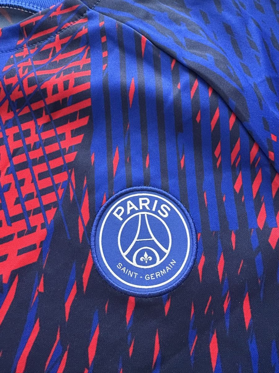 Nike Maillots de corps & Pantalons: PSG Prematch Kit 22/23 – D'occasion à Domat/Ems par tim_lq6b 1