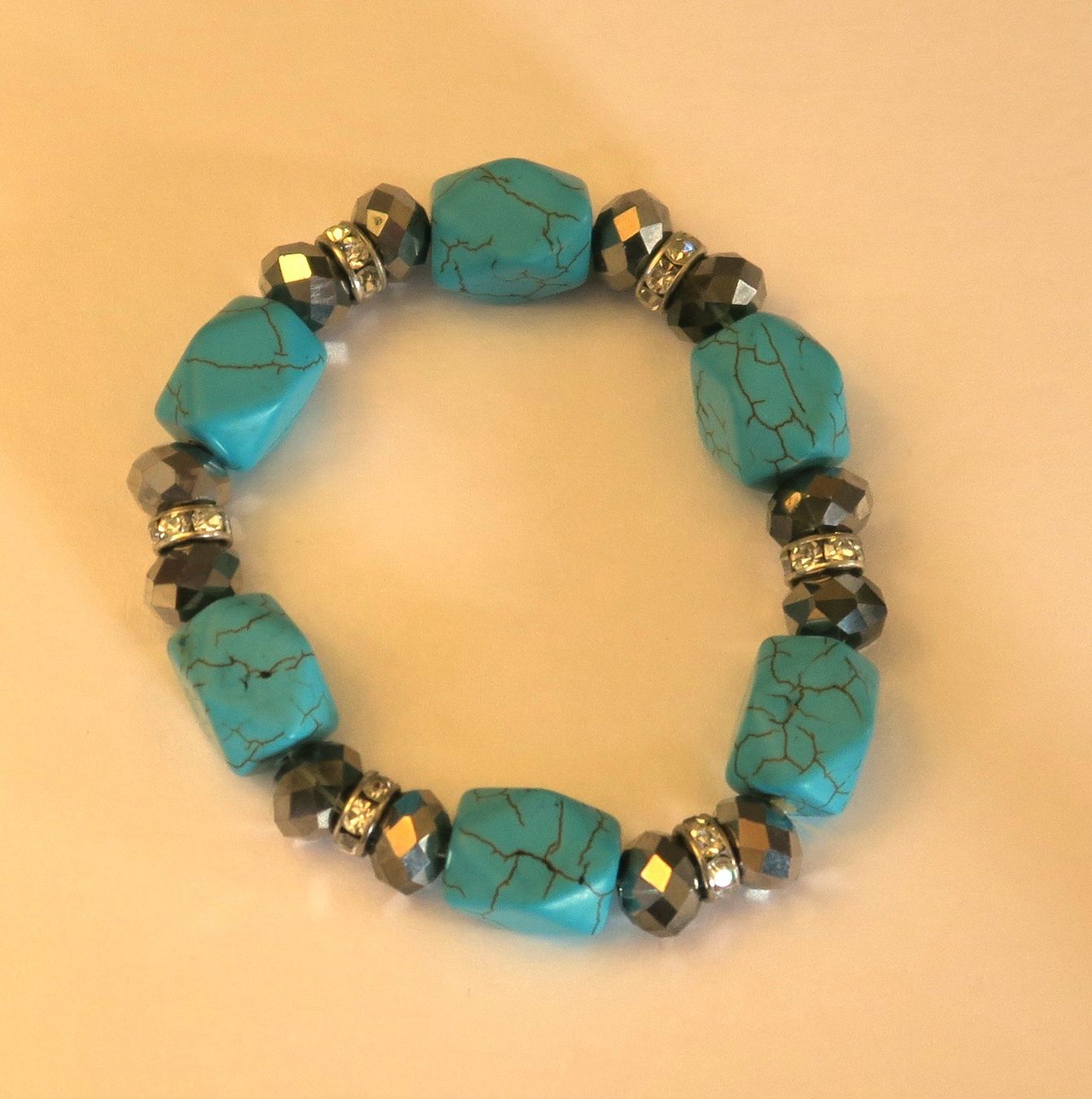 Bracciali & Braccialetti: Armband Howlith/Glasperlen – Usato da Brittnau venduto da marlenestone 3
