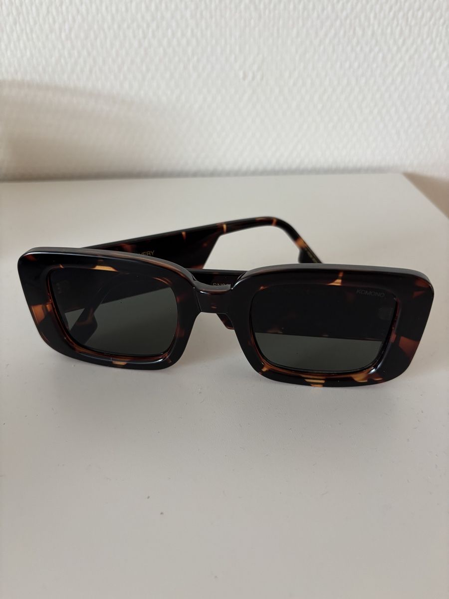 Occhiali & Lenti: Komono Sonnenbrille – Nuovo (secondo la descrizione) da Wattwil venduto da mar_q66h