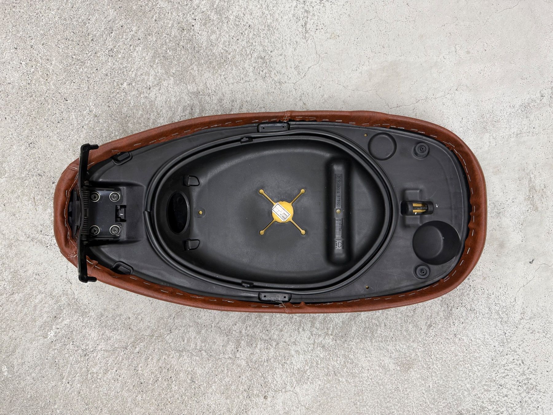Alle Rollerersatzteile: Piaggio Vespa Sitz braun - Luxury – Gebraucht aus Seuzach von kat_5qwy 4