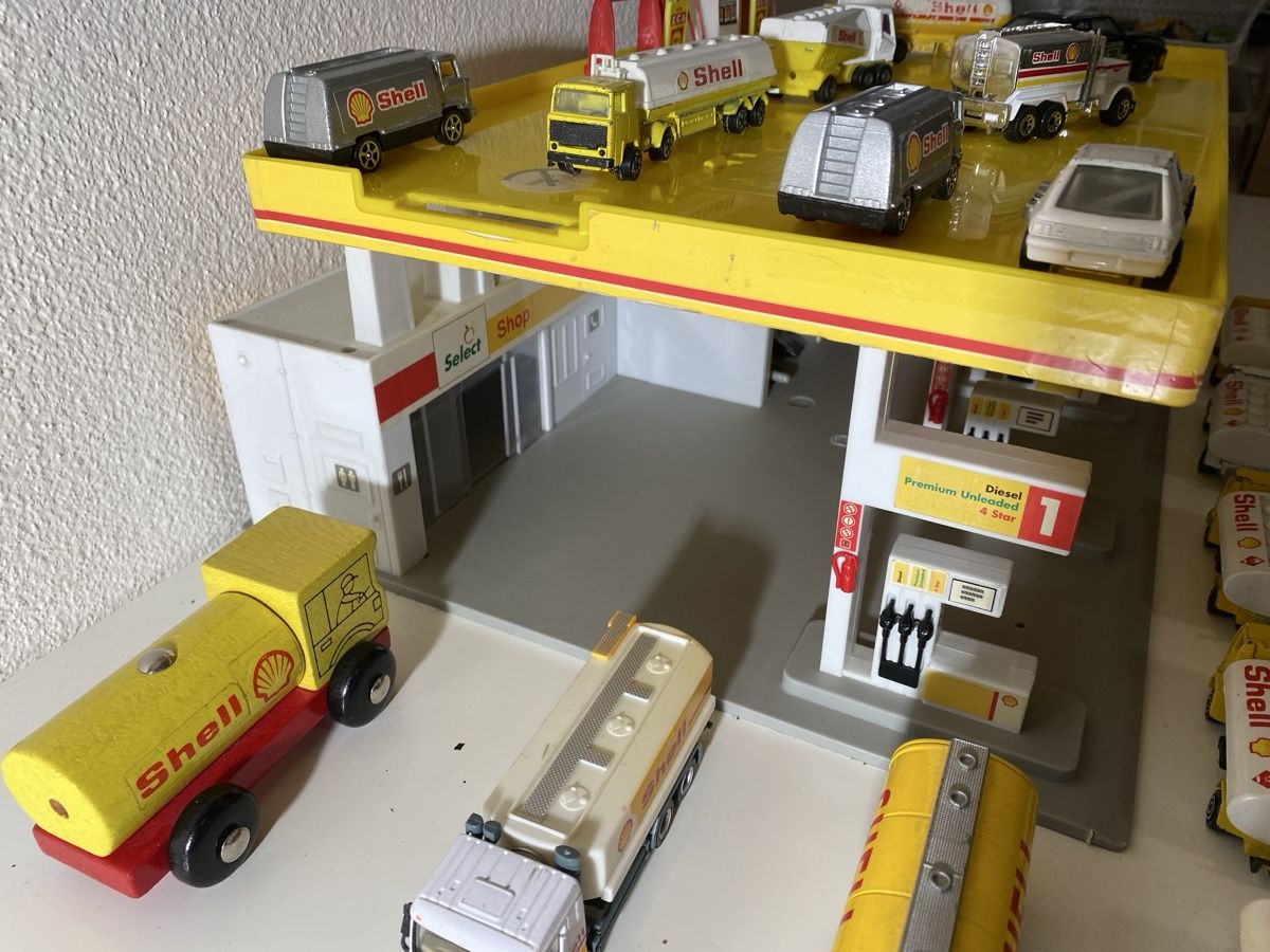 Modellini d'auto: Shell Modellautos/ Tankstelle – Usato da Winterthur venduto da ben_9vxx 7