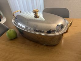 Ovaler Bräter Edelstahl mit Einsatz und Deckel Goldgriff