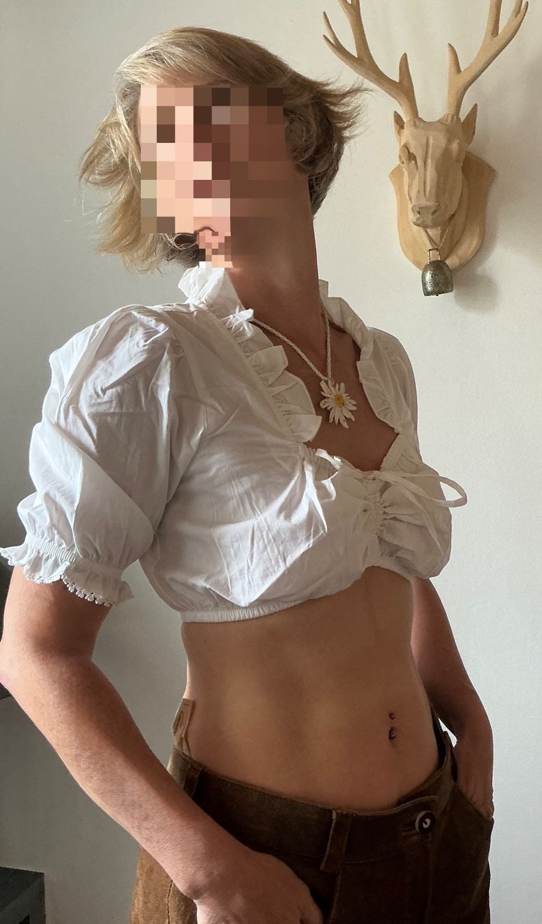 Camicette: Dirndelbluse Grösse 36 ( kostenlo. Versand CH ) – Usato da Ilanz venduto da Mobby71 1