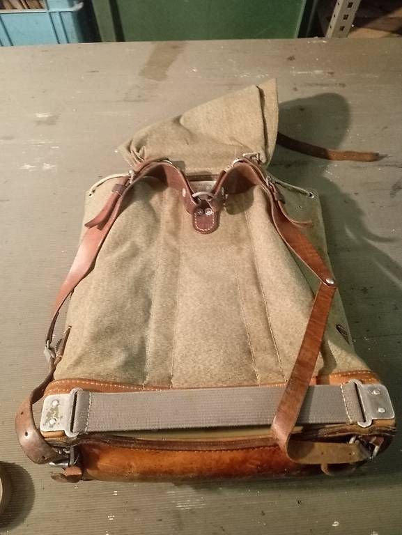 Schweizer Armee Zaini: Original Schweizer Militär Rucksack – Usato da Basel venduto da Petergunn 1