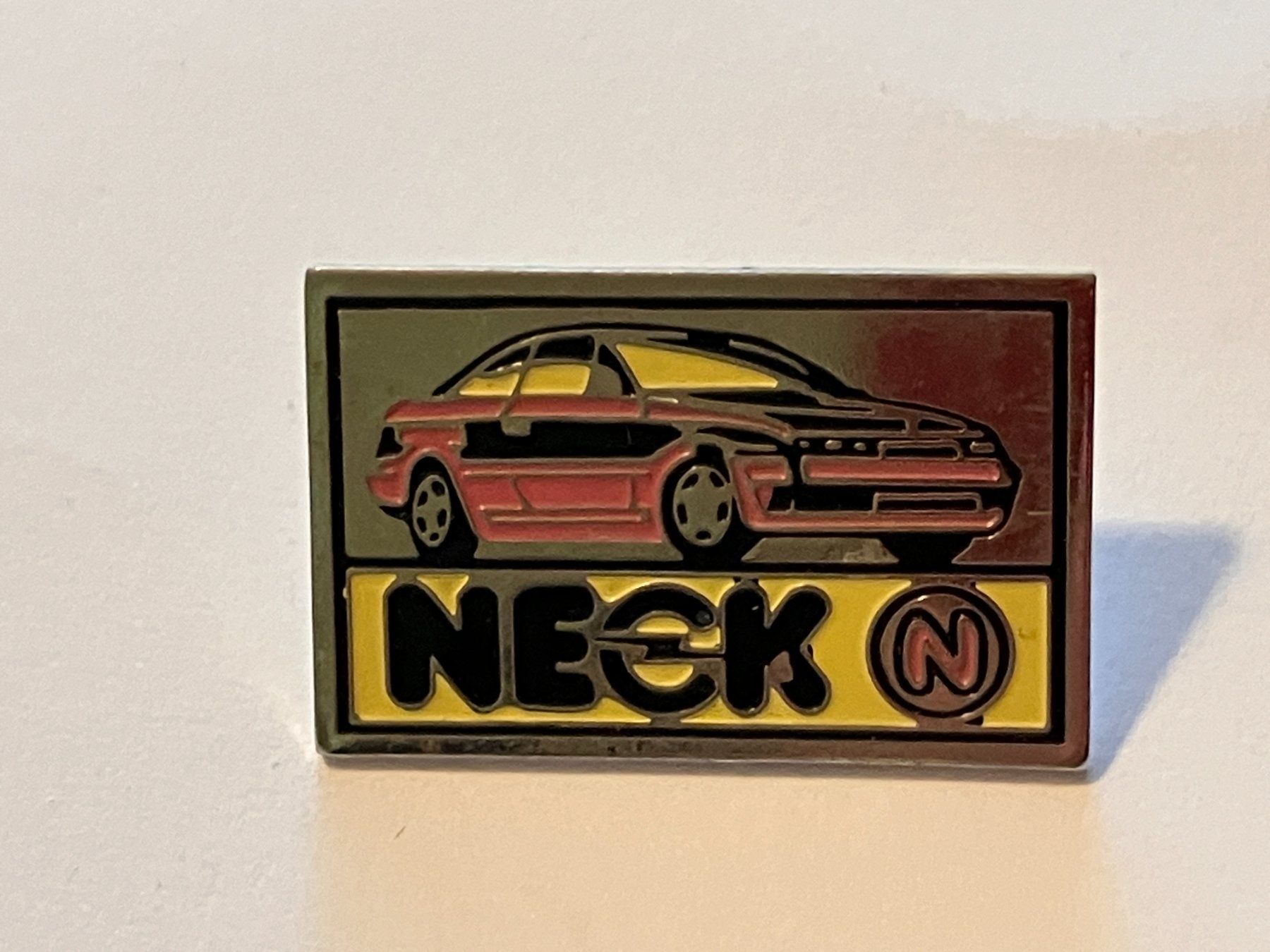 Placchette & Badge: 1 Pin Neck Automobile – Usato da Basel venduto da djwwpp