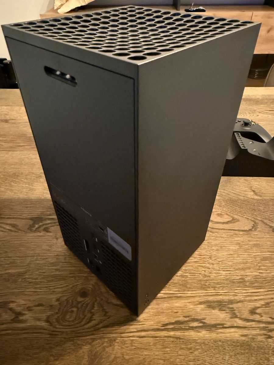 Microsoft Consoles: Xbox Series X 2x Controller + Ladestation + Headset  – D'occasion à Aadorf par Apoly 2