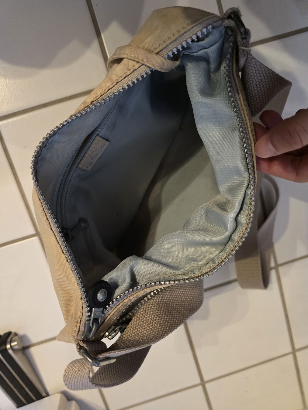 Kipling Borse: Kipling Umhängetasche / Schultertasche, beige – Usato da Thalwil venduto da _stardust 1