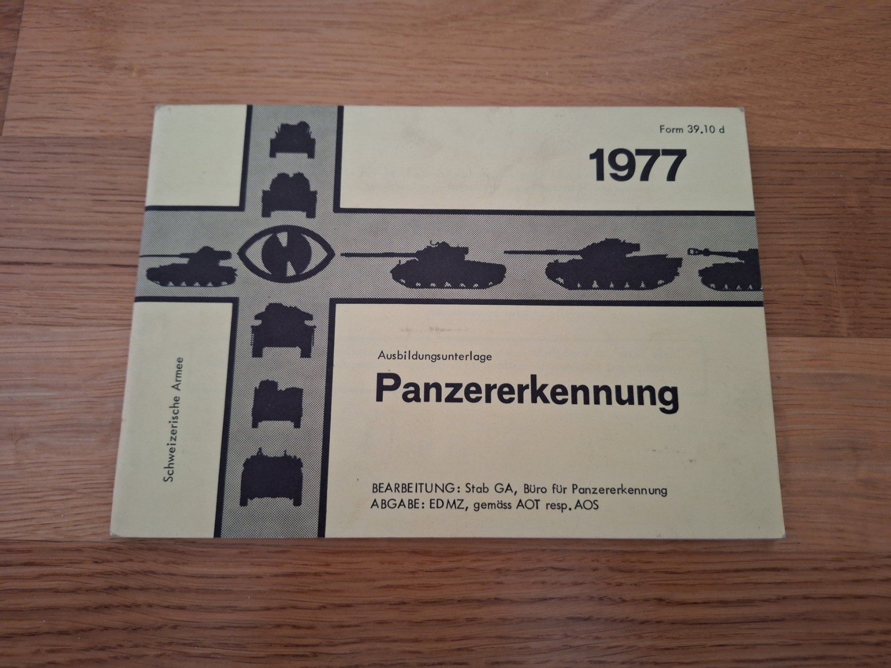 Bücher: Schweizer Armee Ausbildungsunterlage Panzererkennung 1977 – Gebraucht aus Gossau ZH von SwissJapan