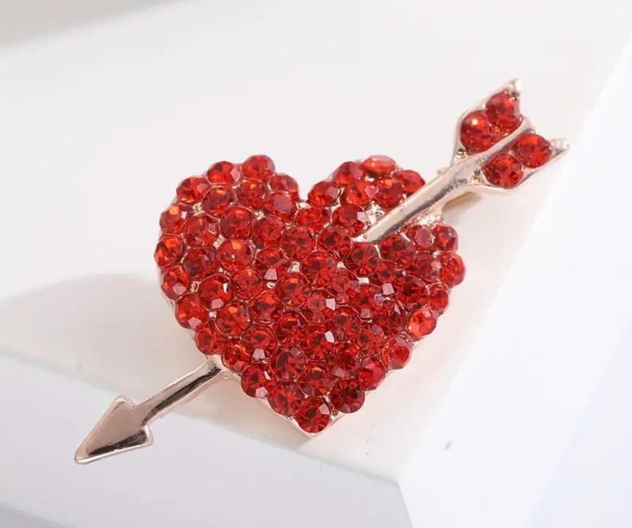 Brosche Herz (Neu (gemäss Beschreibung)) in Gams für CHF 6 – mit ...