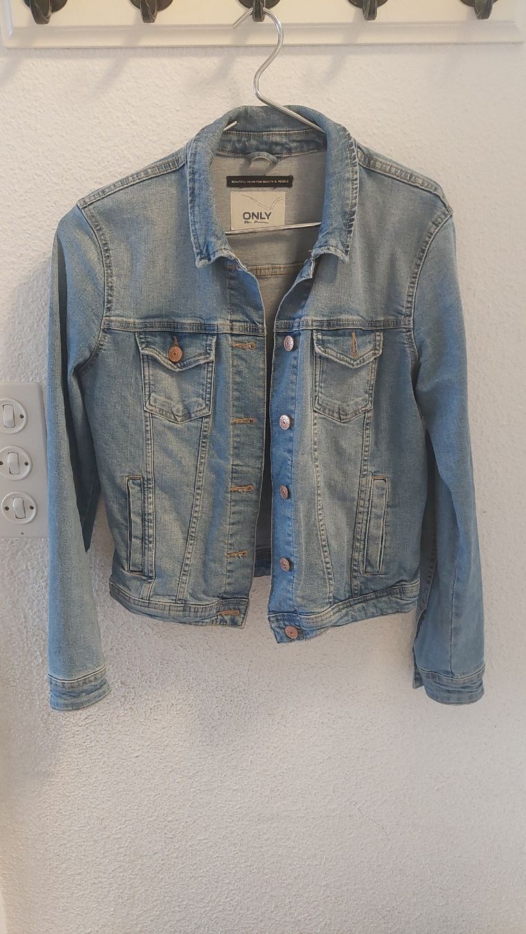 Only Giacche: Jeansjacke – Usato da Zürich venduto da Cindarel