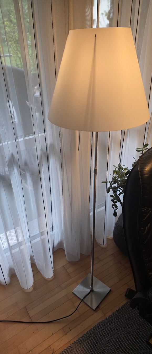 Luceplan Lampade: Stehlampe Costanza Luceplan  Dimmbar  – Usato da Riedikon venduto da Winter21. 2