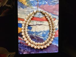 Elegante Perlenkette mit goldenen Akzenten WUNDERSCHÖN 