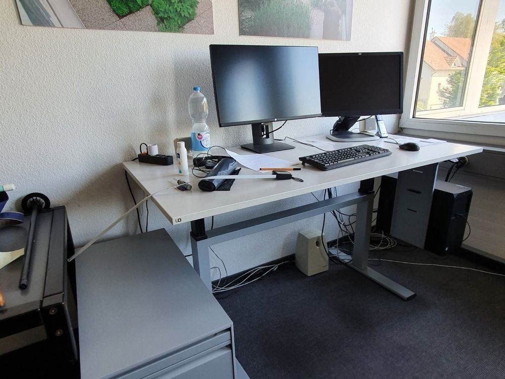 Lista Scrivanie: Sitz-/Stehtisch mit Korpus der Marke Lista – Usato da Kloten venduto da WMG 1