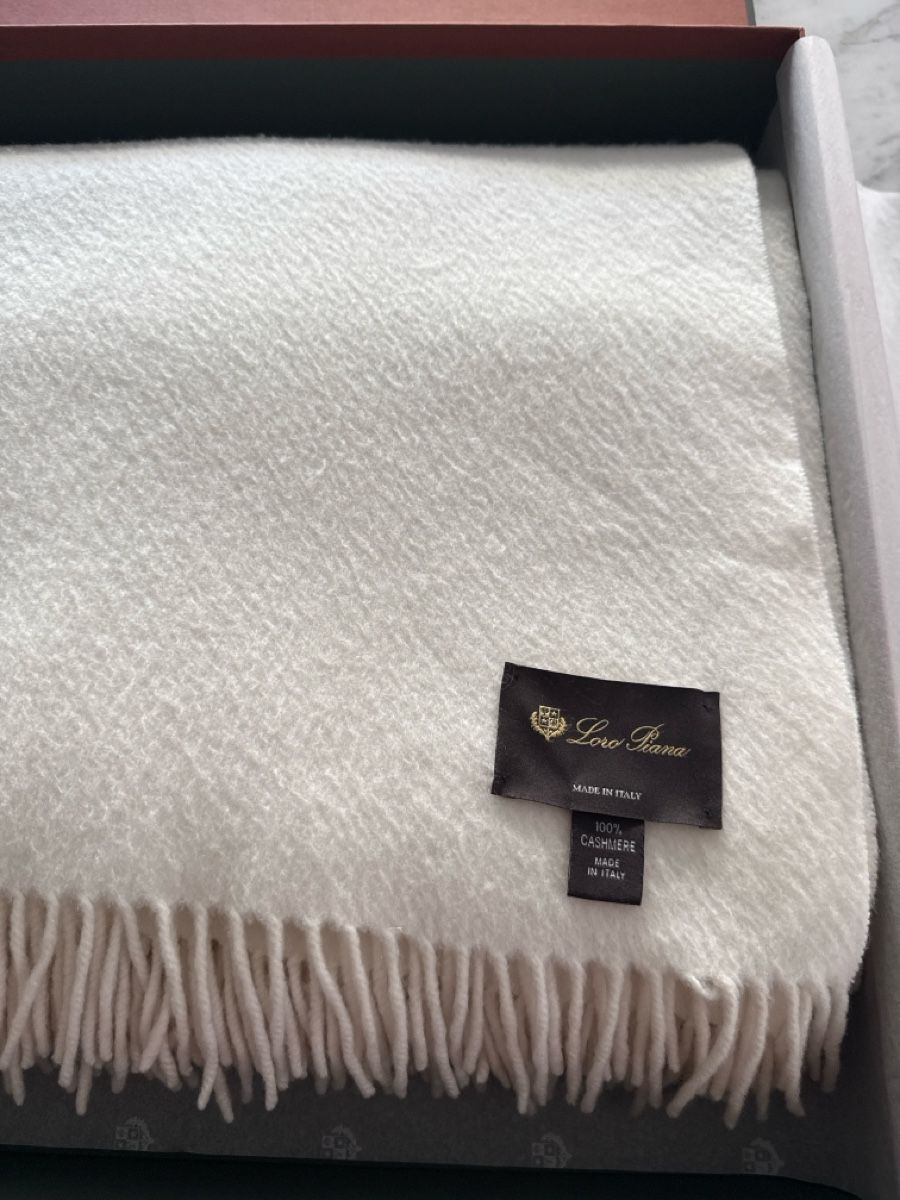 Loro Piana Coperte: Loro Piana White Cashmere Plaid – Usato da Bissone venduto da luxuryitems 2