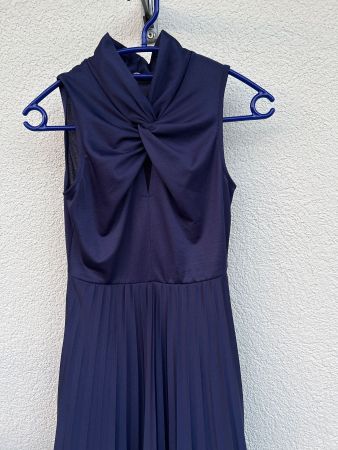 Damen Kleid dunkelblau Faltenrock von Anna Field Petit