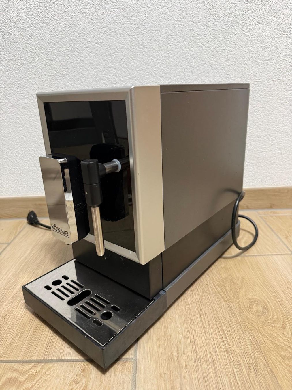 König Macchine per caffè & Macchine per espresso: König finessa BLACK CUBE – Usato da Freienbach venduto da pae_8ff7 7
