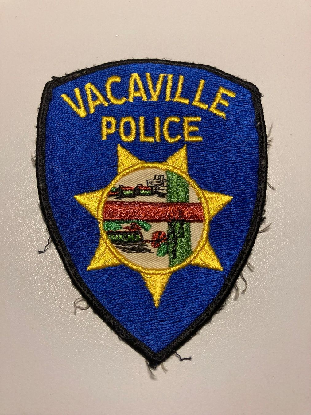 Placchette & Badge: Polizeiabzeichen Vacaville USA Vintage Patch – Usato da Kriens venduto da Meier72