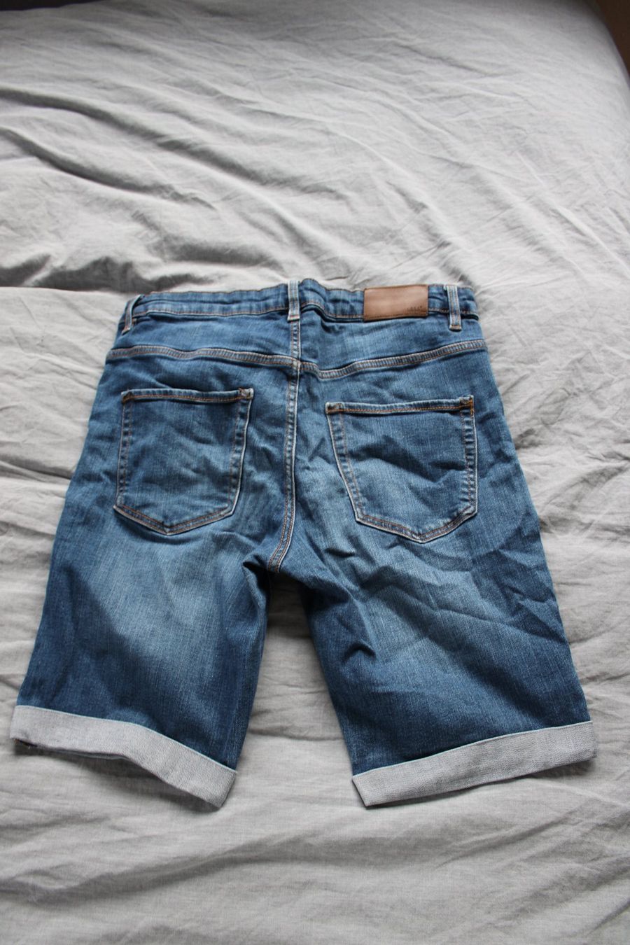 H&M Jeans: Jeans Shorts H&M L.O.G.G. – Usato da Hombrechtikon venduto da lehnerrr 1