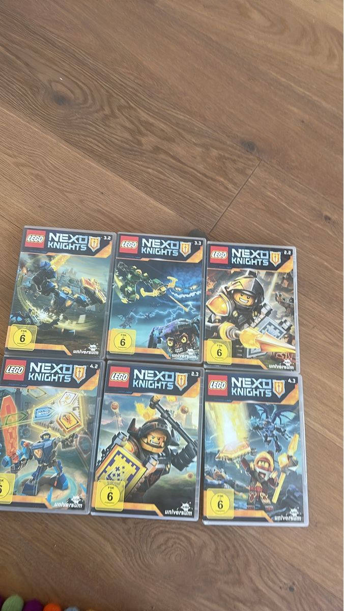 Giochi: 6 LEGO Nexo Knights DVDs Set  – Usato da Liestal venduto da ell_6xc7