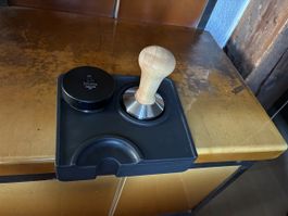 Tamper-Matte mit Tamper und Levelling-Tool von Motta