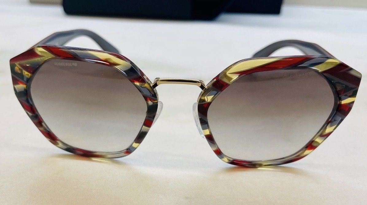 Prada Occhiali & Lenti: Lunettes de soleil Prada – Usato da Biel/Bienne venduto da Irideca