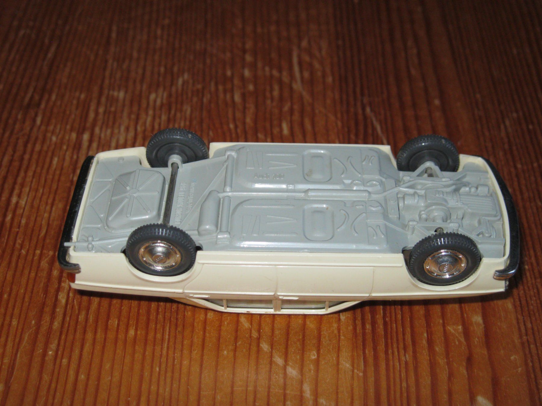 Audi Modellini d'auto: Audi 100 LS 1:40 Cursor Modell 968 hell-beige ohne OVP – Usato da Utzenstorf venduto da jue_5d6l 8