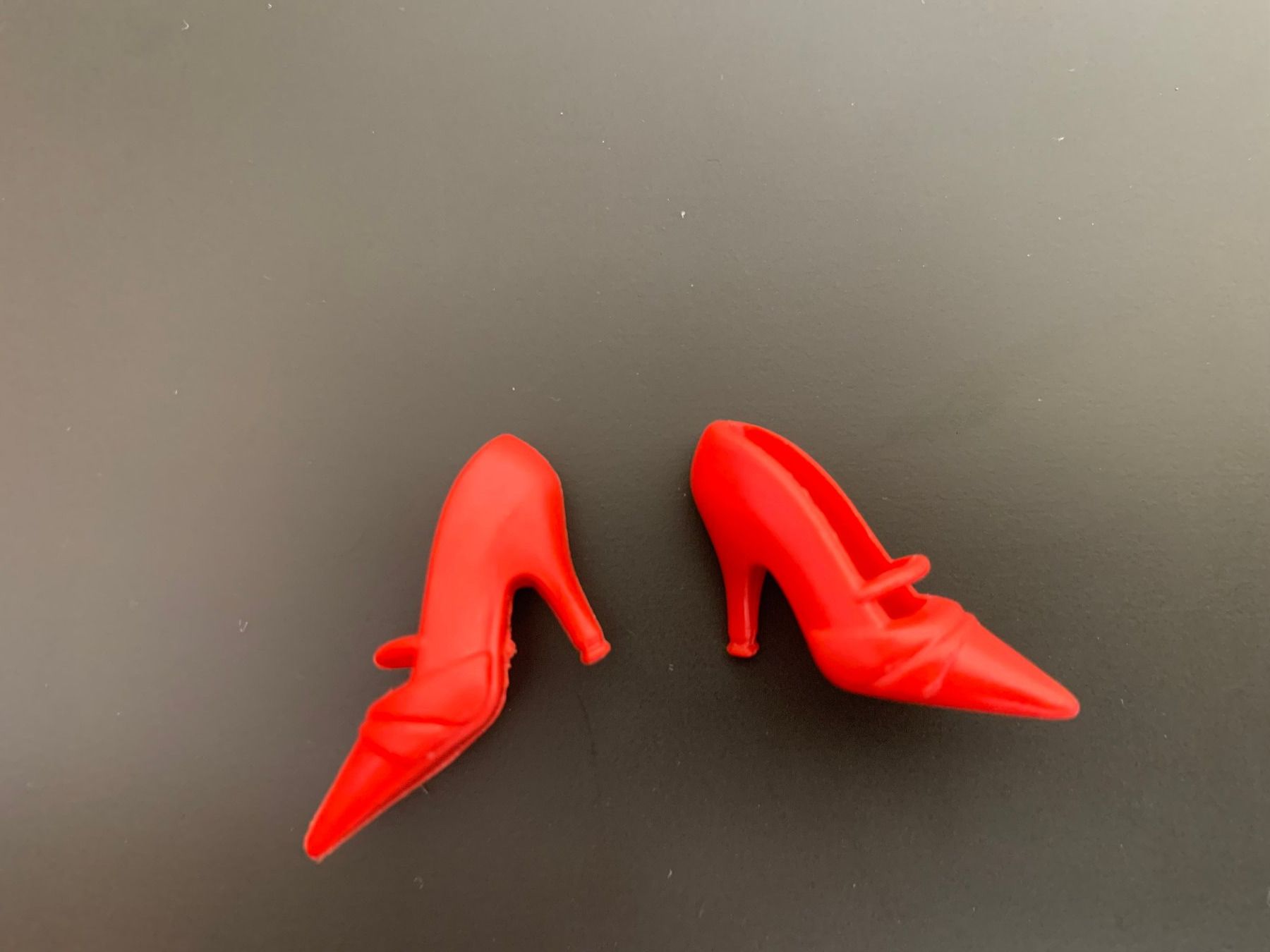 Bambole: BARBIE-KLEID ROT MIT SCHUHEN **NEU** – Nuovo (secondo la descrizione) da Starrkirch-Wil venduto da Evelyne222 7
